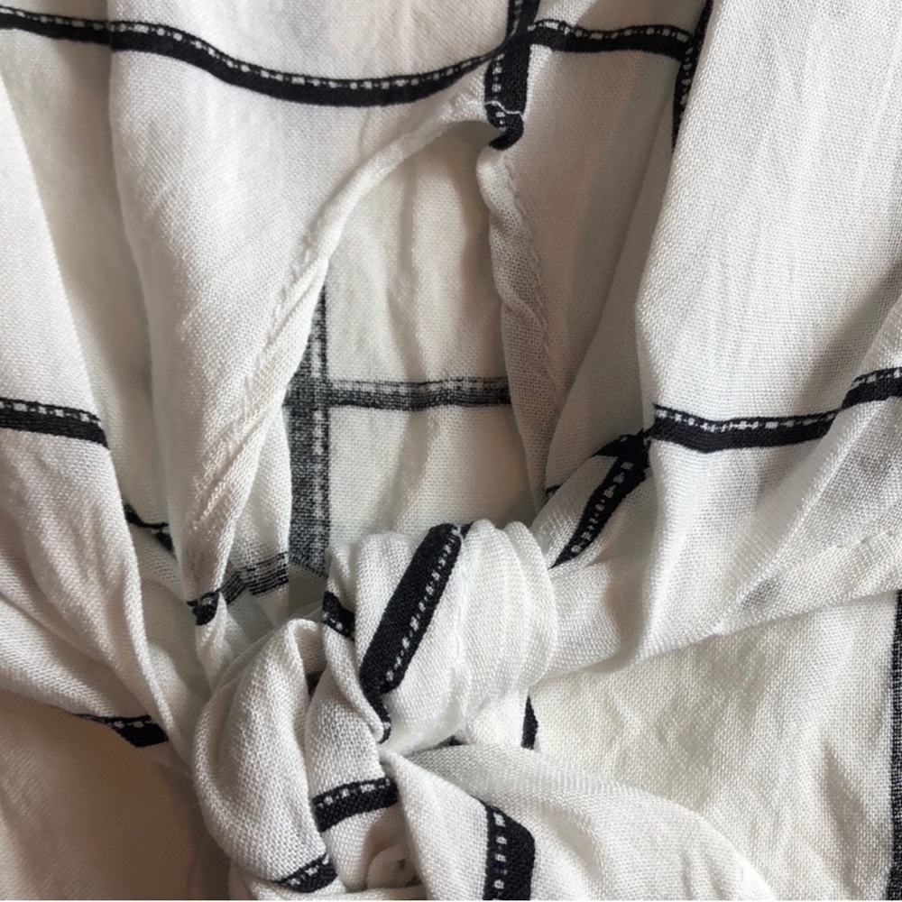 Herinbe Tu Crop Blouse Medium Grid Tie-Front Top - Picture 8 of 9